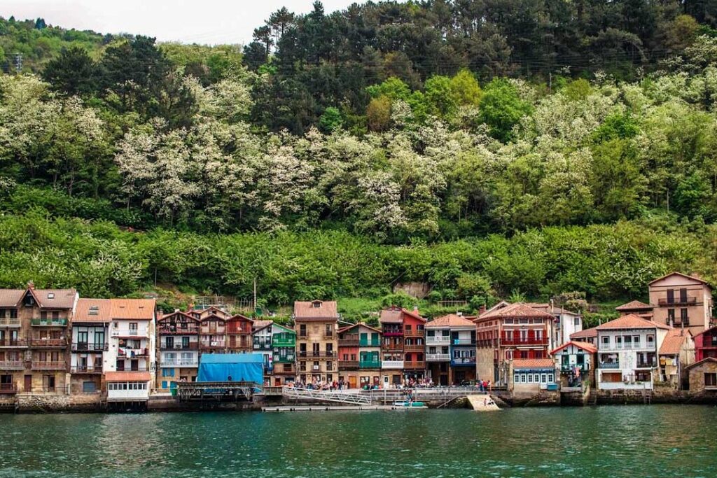 Alquiler de coches en Aia, Gipuzkoa (España)