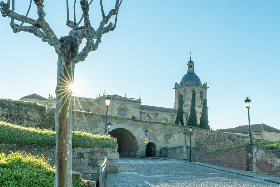 Alquiler de coches en Alba de Yeltes, Salamanca (España)