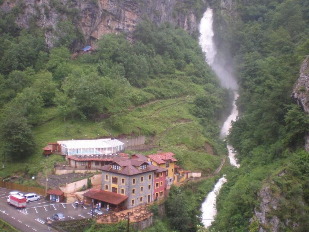 Alquiler de coches en Amieva, Asturias (España)