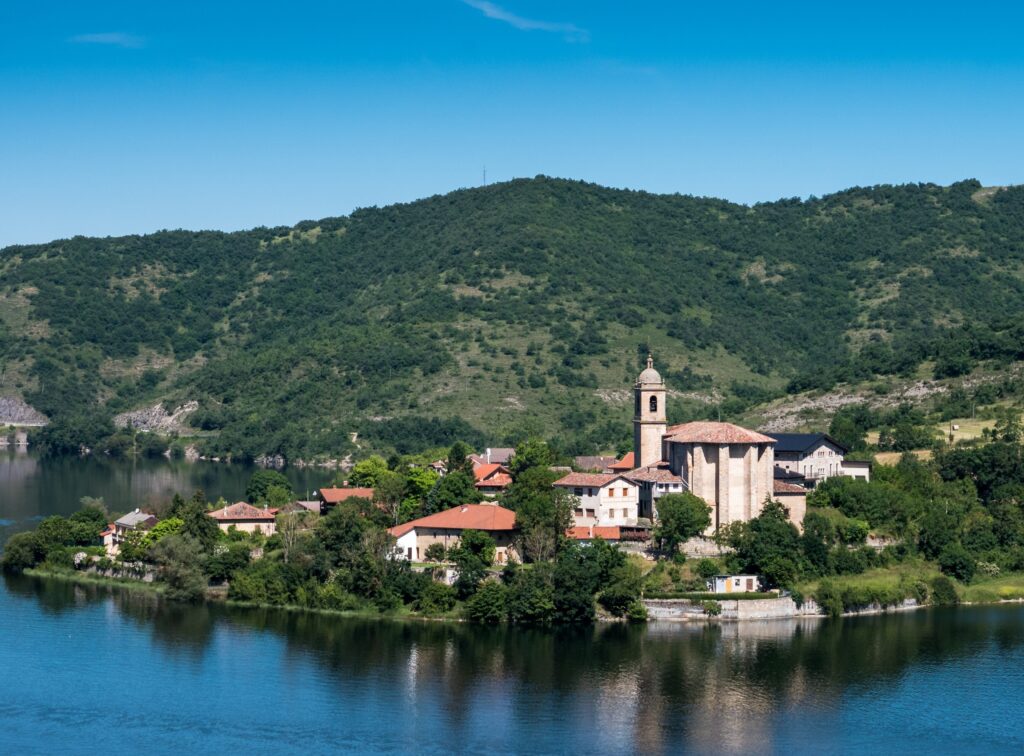 Alquiler de coches en Arratzua-Ubarrundia, Álava (España)